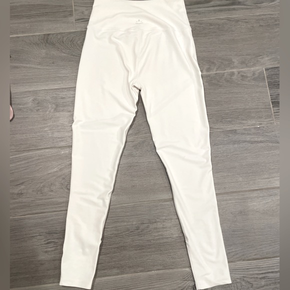 Beyond Yoga Perfect Illusion High Waist midi legging in white size L - Picture 8 of 10